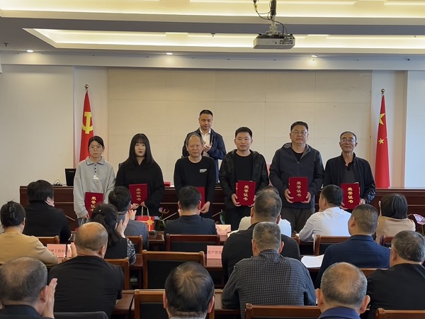 1744190079827014184.jpg 002.jpg